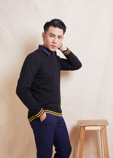 Áo len cổ tim đen viền vàng